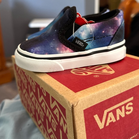 GALAXY Vans Classic Slip on Shoes - Picture 4 of 9